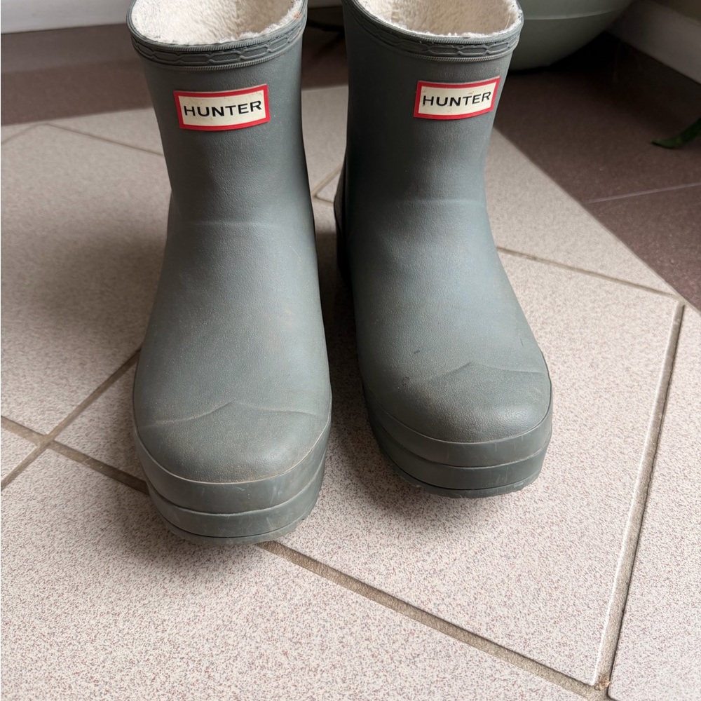 Hunter women’s Grey Ankle Rain Boots 9